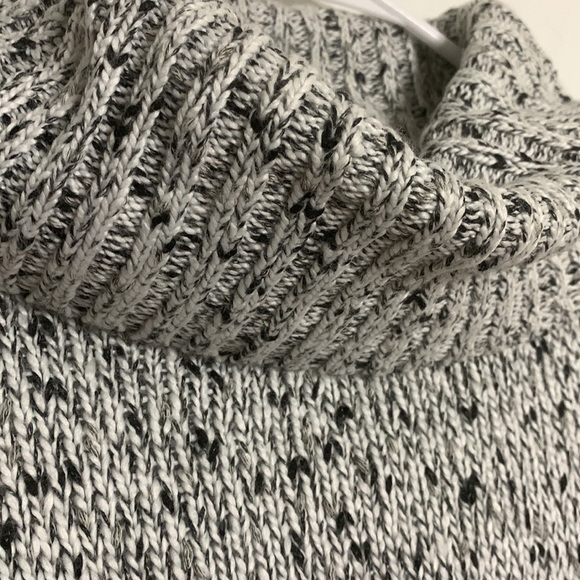 Women’s Forever 21 Sweater, Size Small - Picture 3 of 5